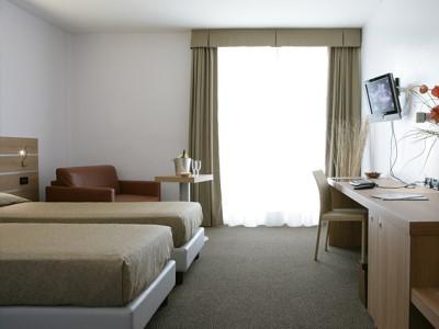 Hotel Sporting Pomezia Bagian luar foto