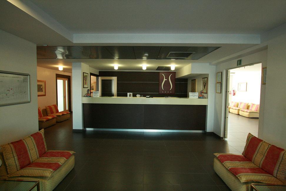 Hotel Sporting Pomezia Bagian luar foto
