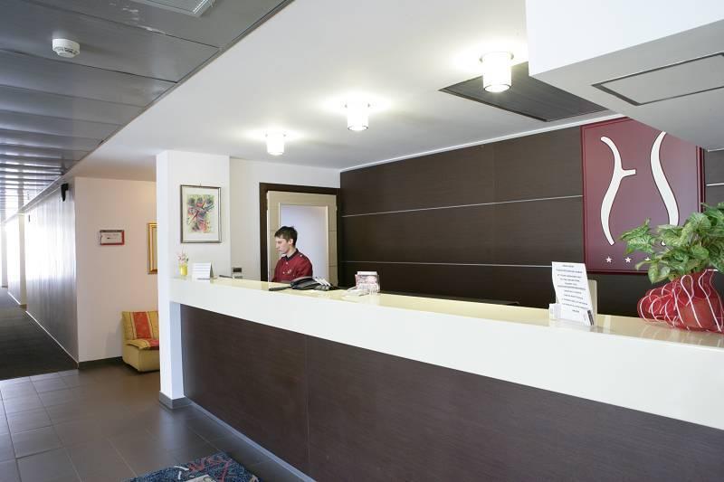 Hotel Sporting Pomezia Bagian luar foto