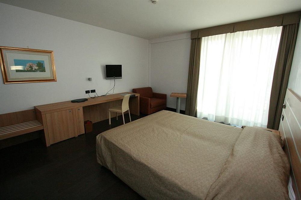 Hotel Sporting Pomezia Bagian luar foto
